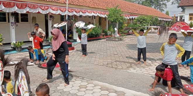 Peserta Didik Gudep SD Negeri 1 Piasa, persiapkan Beberapa Tarian guna Menyambut Tim Penilai Lomba Gudep Mantap